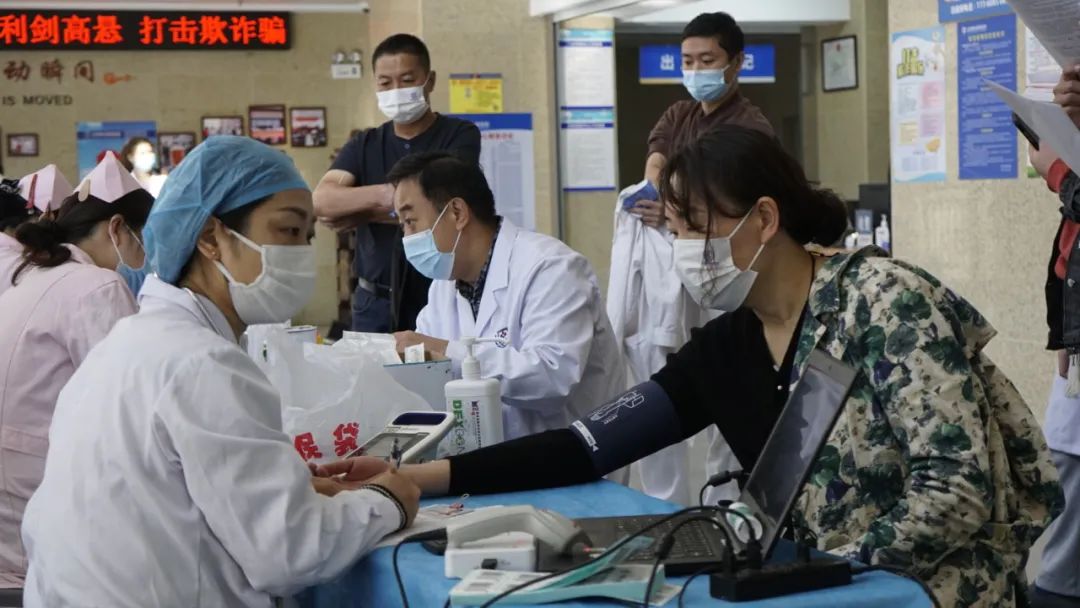 爱心传递、生命接力，天使在行动——康华医院无偿献血活动记实